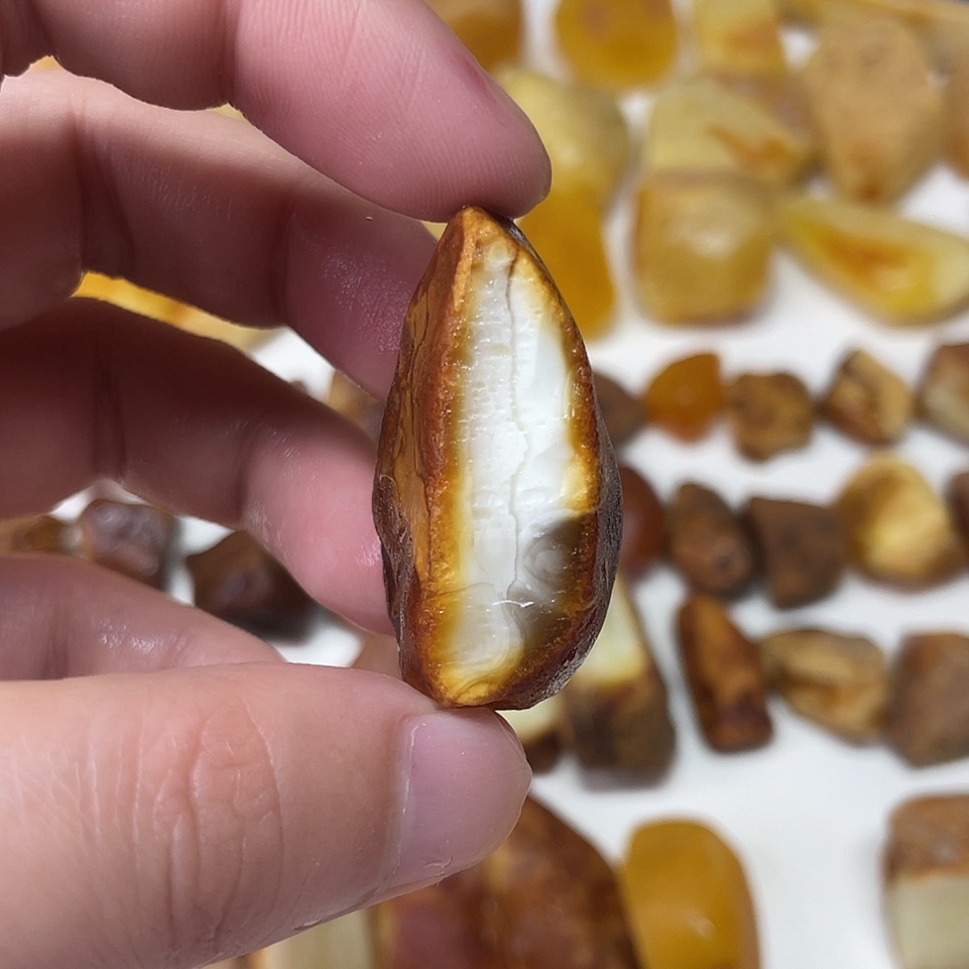 定制琥珀未镶嵌原矿琥珀