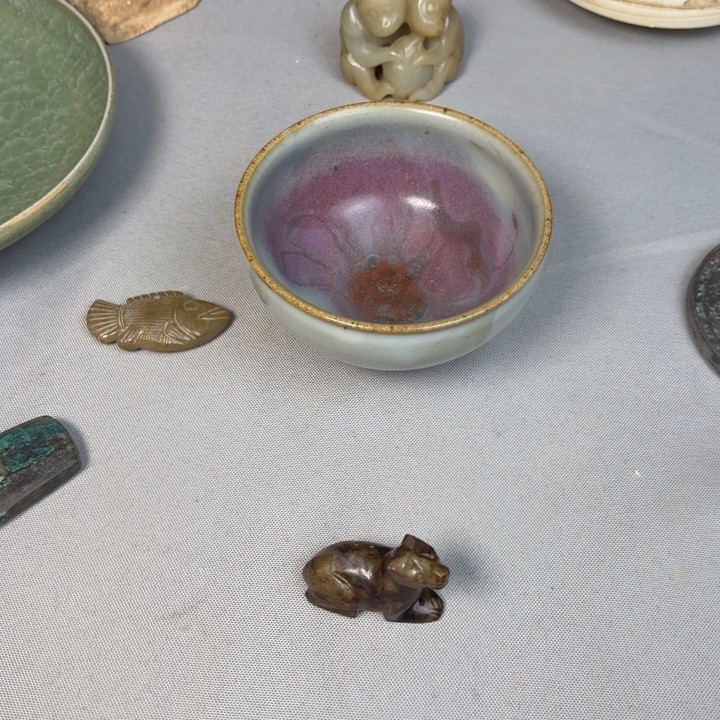 摆件琊**白陶瓷。          