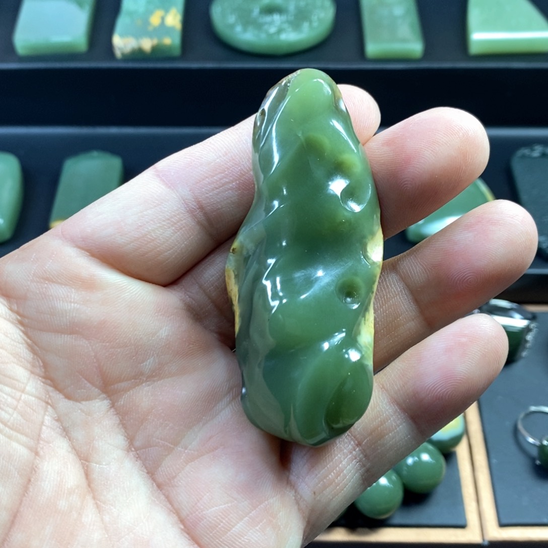 岫岩河磨玉（透闪石质玉）吊坠未镶嵌