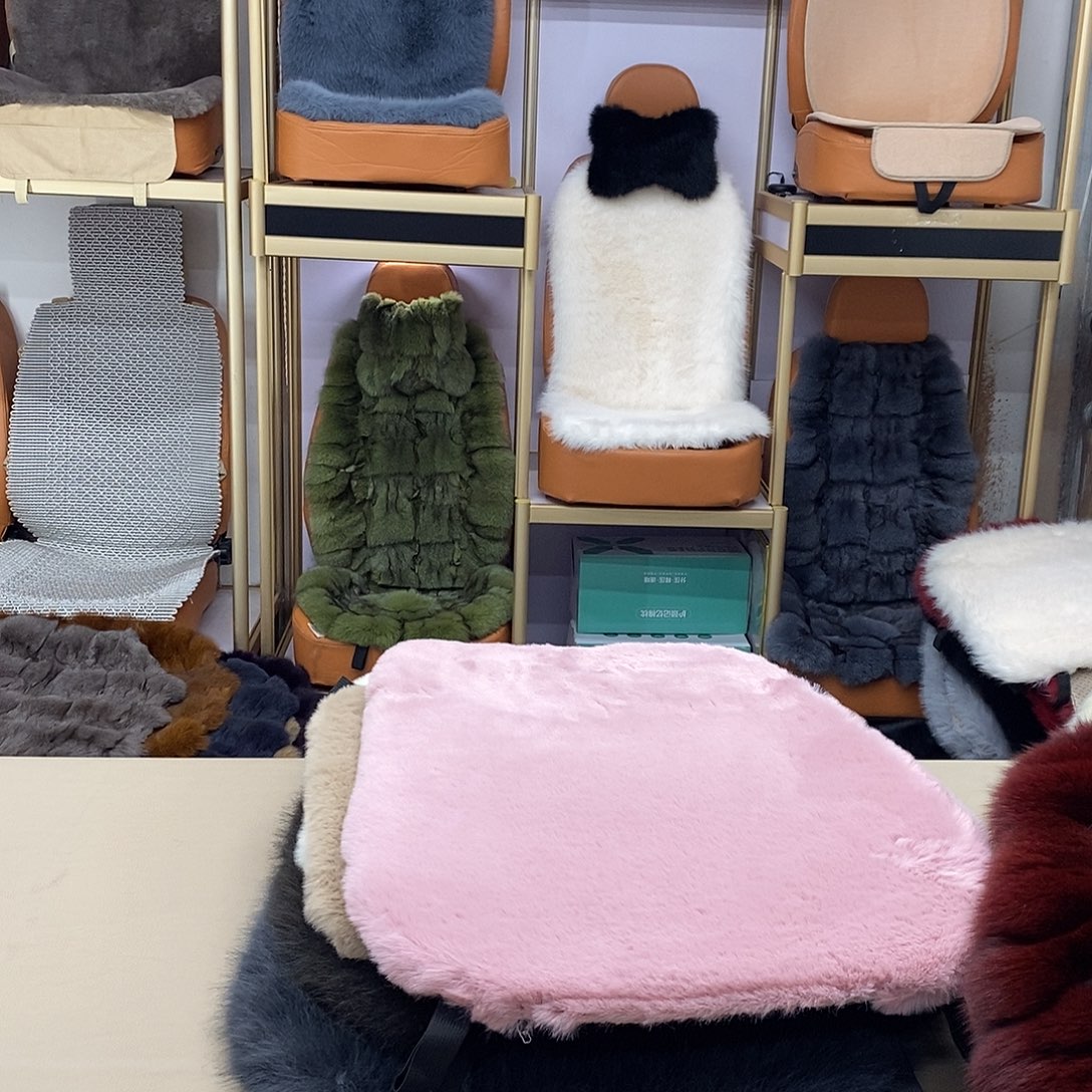 微***笑棕色短毛绒靠背一个