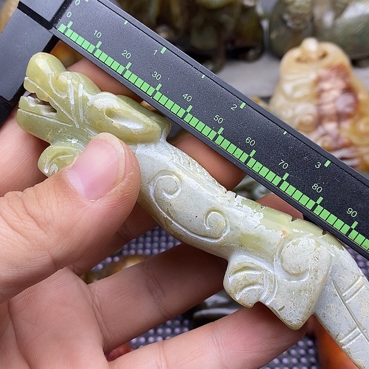 未镶嵌蛇纹石玉颈饰