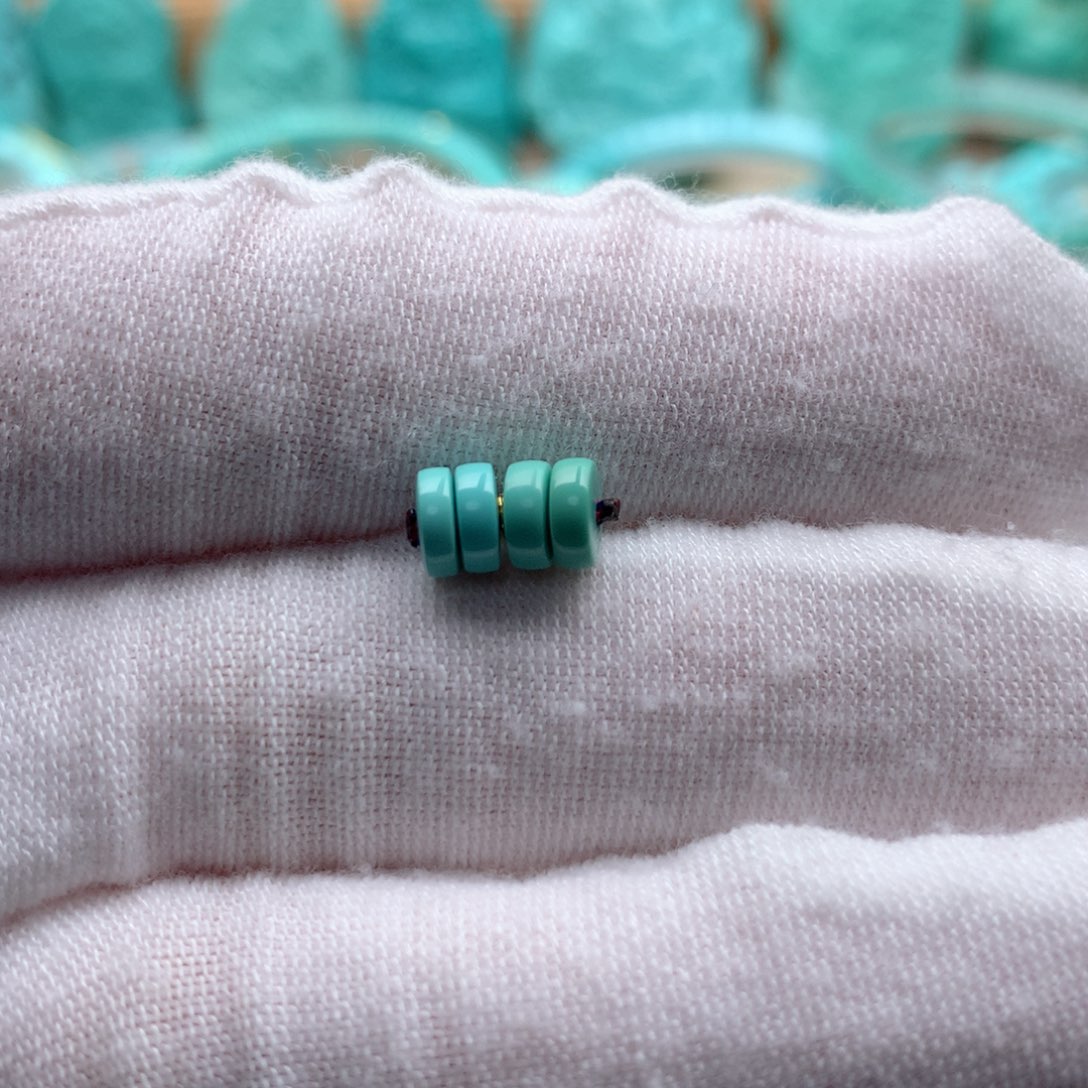 绿松石颈饰未镶嵌