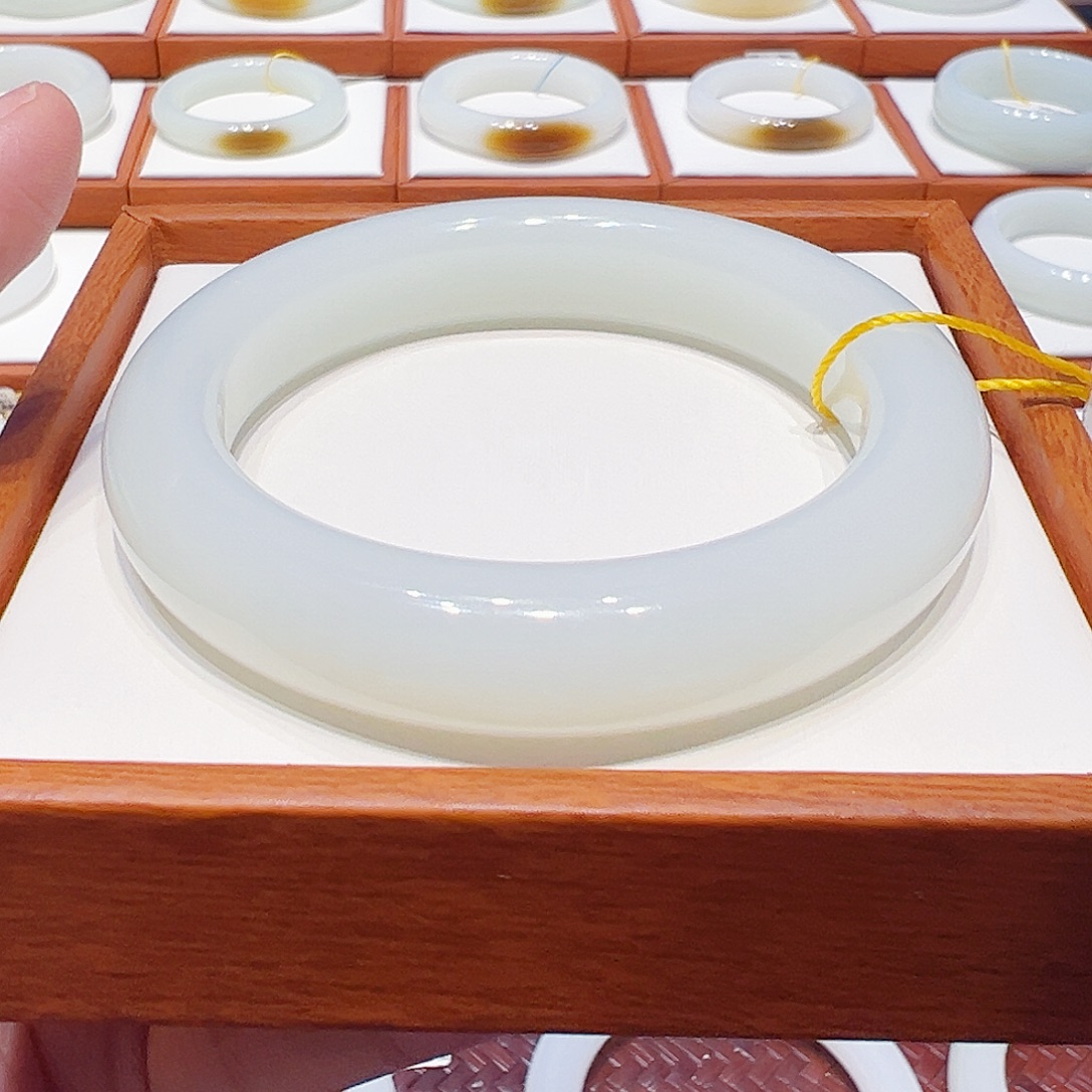 和田玉未镶嵌手镯羊脂白5657