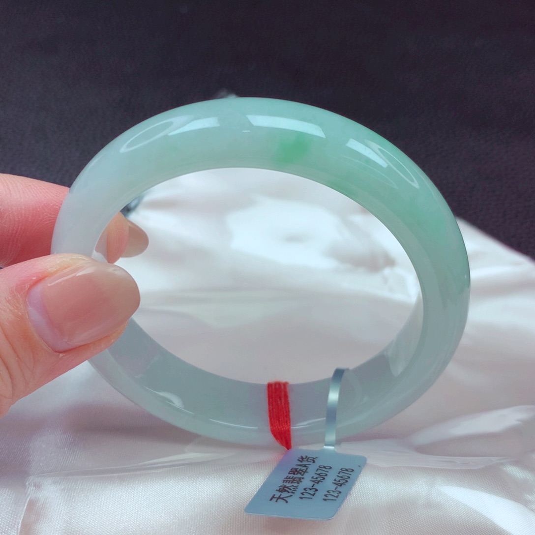 翡翠手镯未镶嵌手镯88