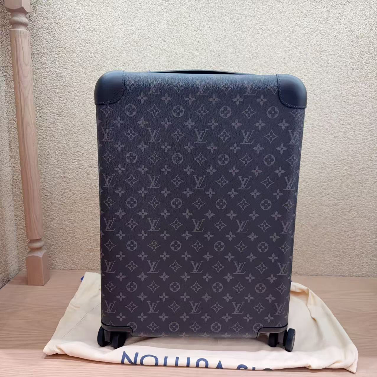 未使用 LouisVuitton/路易威登 horizon 黑色老花行李拉杆箱 芯片