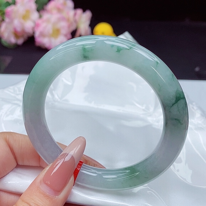 翡翠手镯未镶嵌55圈