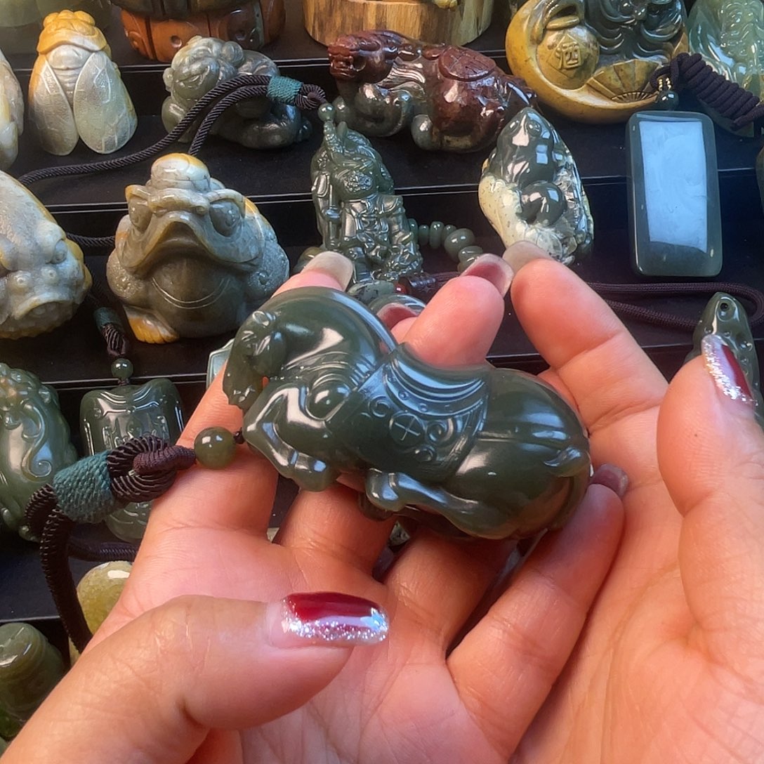 阿***室透闪石质玉未镶嵌手链