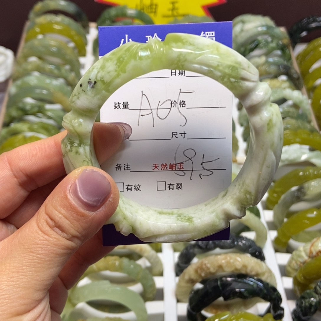 蛇纹石玉手镯未镶嵌