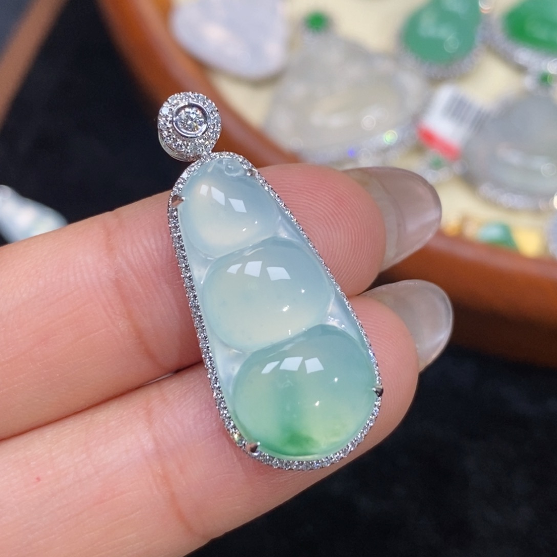 翡翠吊坠(赠链)18K金镶嵌