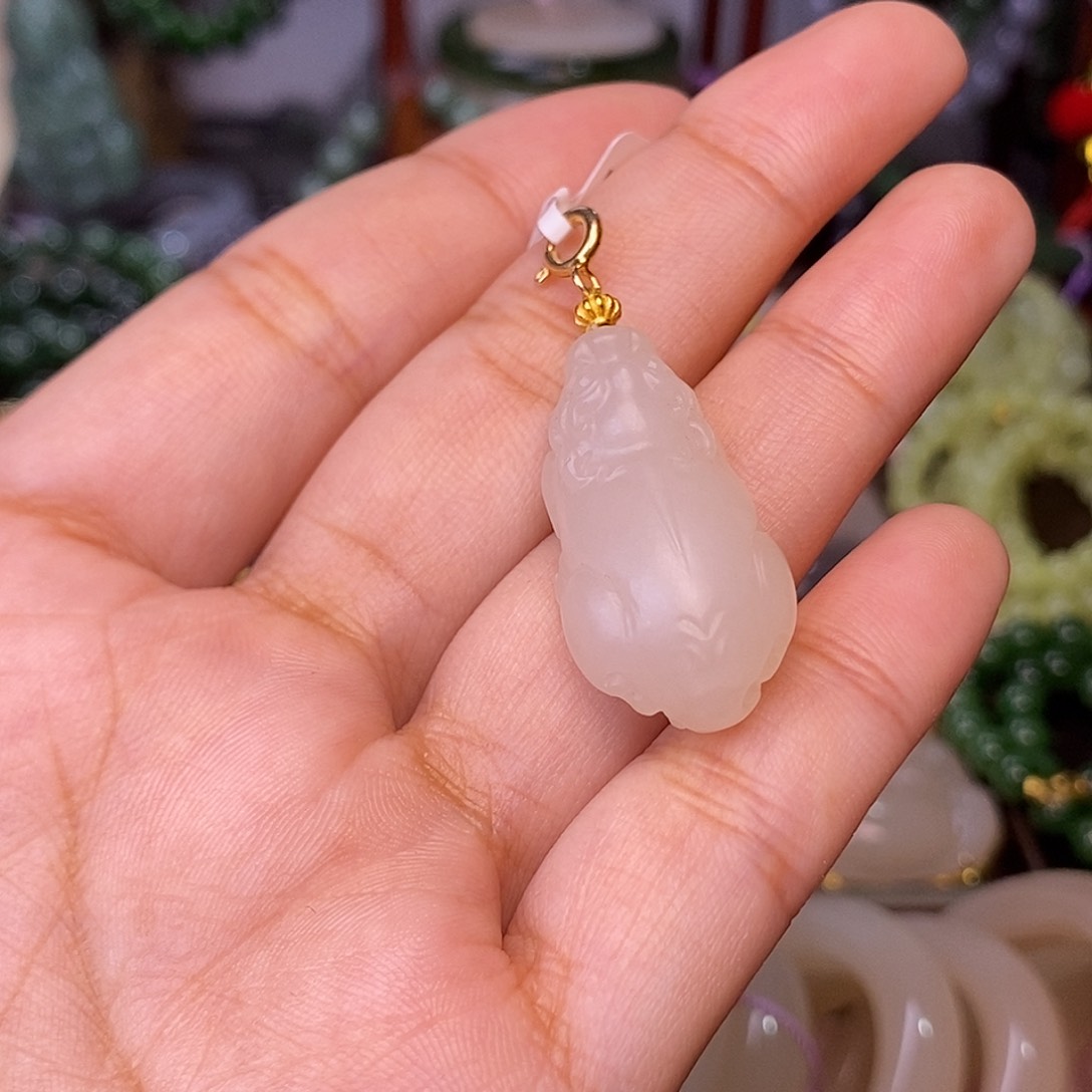 和田玉藕粉老料貔貅未镶嵌