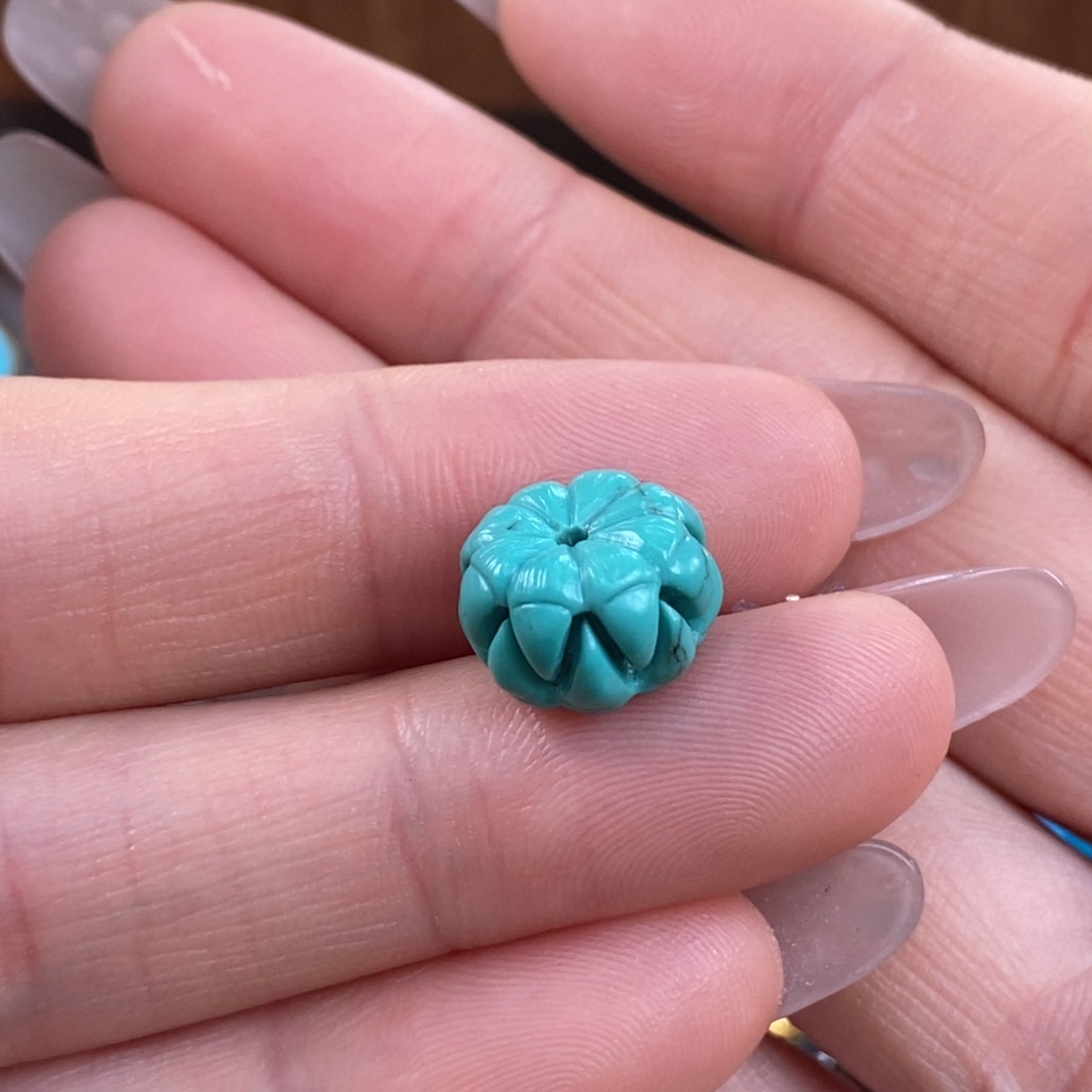 绿松石未镶嵌。吞噬