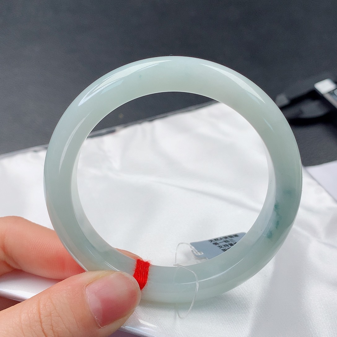 翡翠手镯未镶嵌41正55