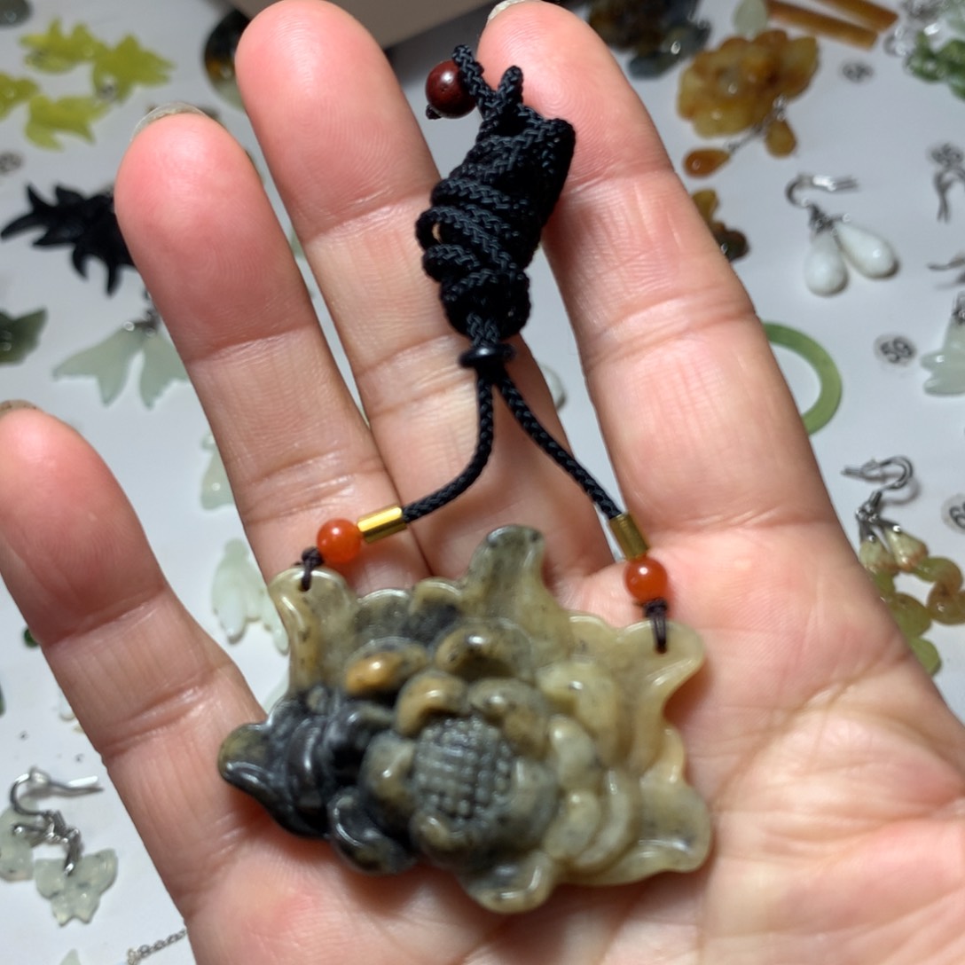 蛇纹石玉耳环未镶嵌