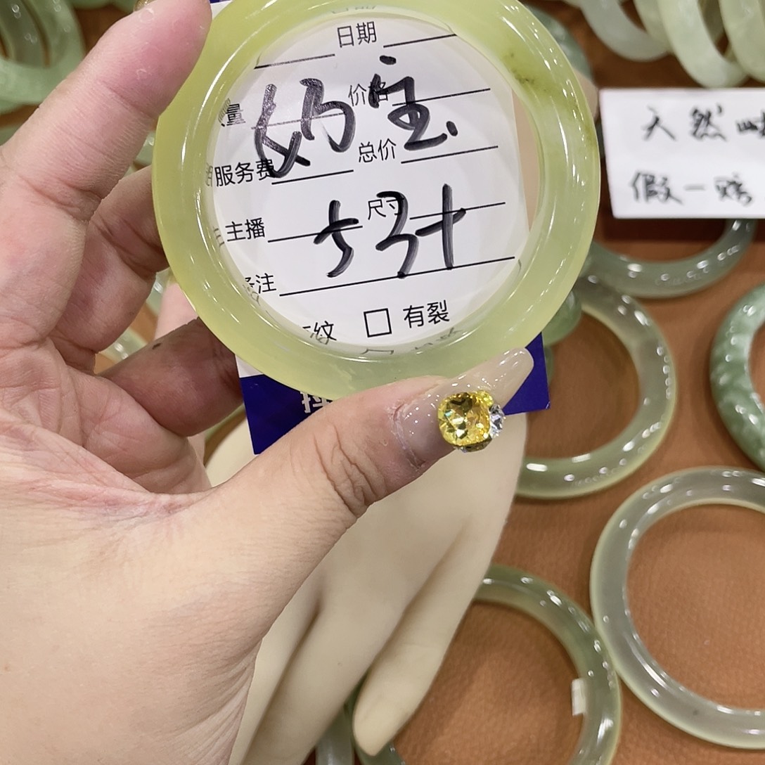 奶***宝蛇纹石玉未镶嵌手镯