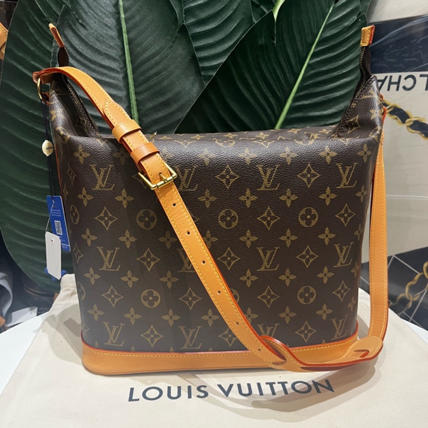 95新 LouisVuitton/路易威登 莎朗斯通斜挎包 植糅换新