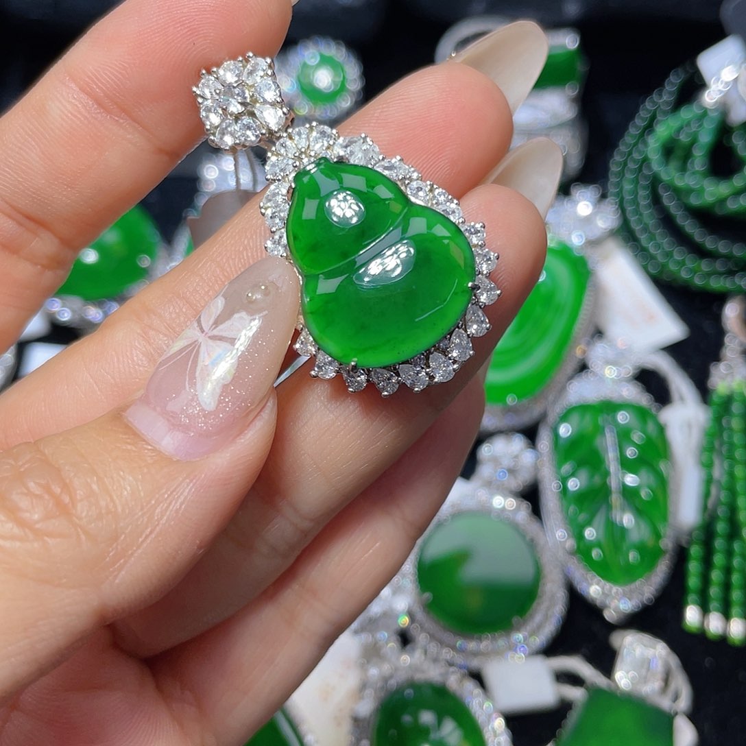 翡翠颈饰银S925镶嵌翡翠