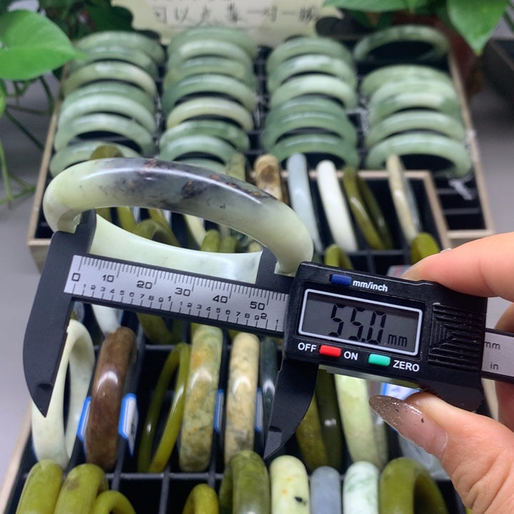 蛇纹石玉未镶嵌手镯102