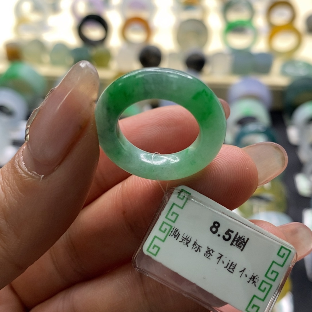 翡翠戒指未镶嵌翡翠