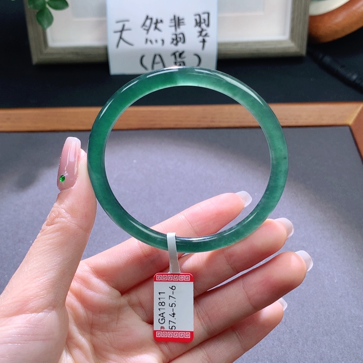 翡翠手镯未镶嵌天然翡翠手镯