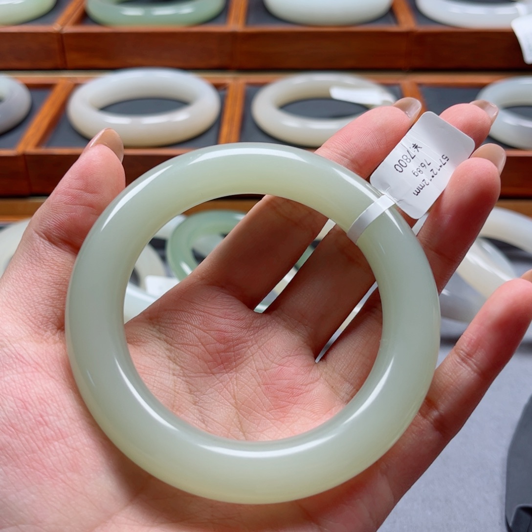 和田玉未镶嵌手镯