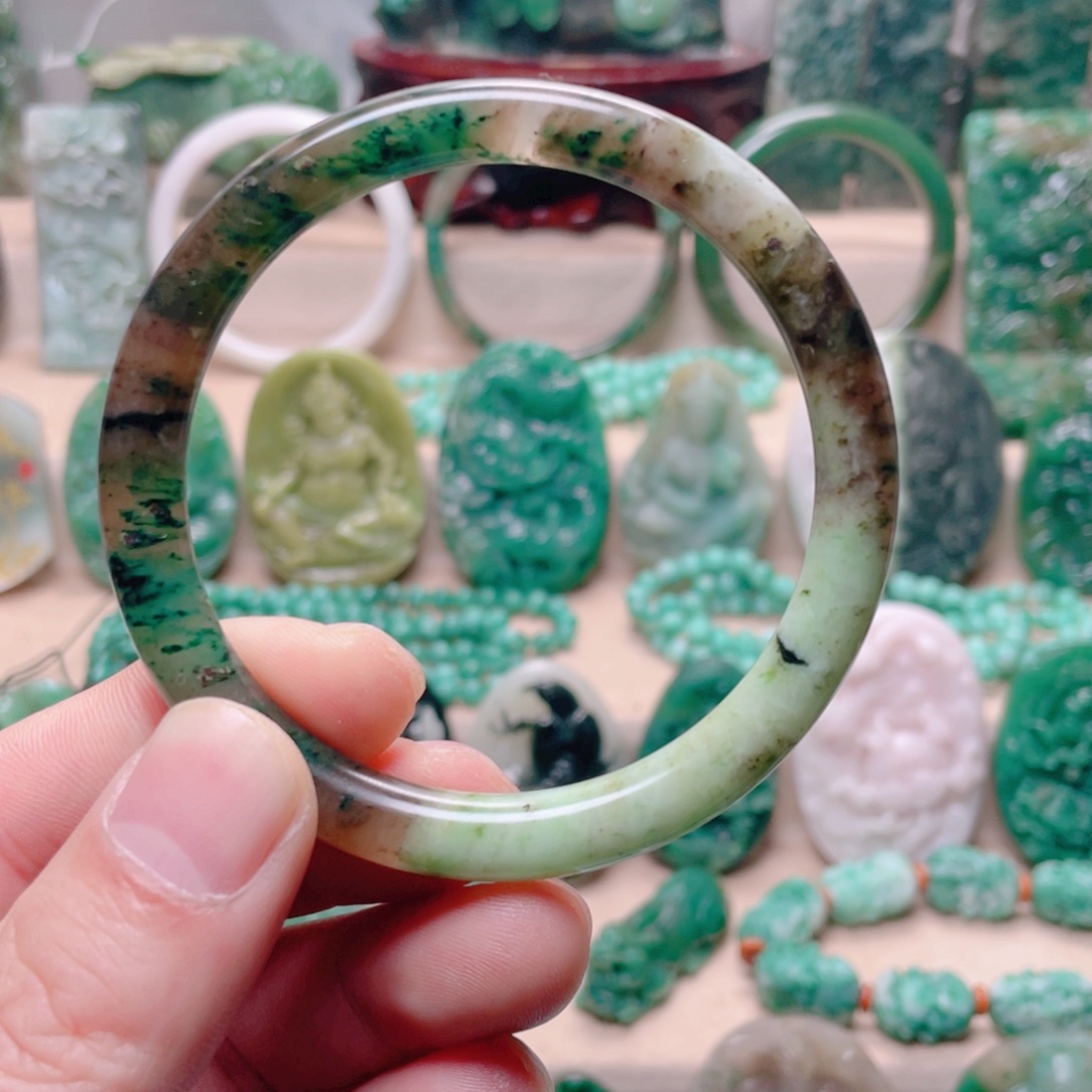 独山玉未镶嵌手镯