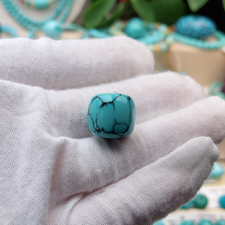 绿松石配饰未镶嵌