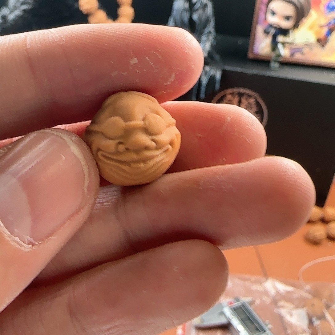 猴头核桃吊坠街溜子