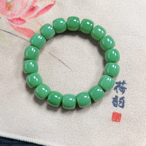 俄罗斯碧玉满色肉底高瓷粉绿直切 11*12㎜老型珠手串单圈男女同款