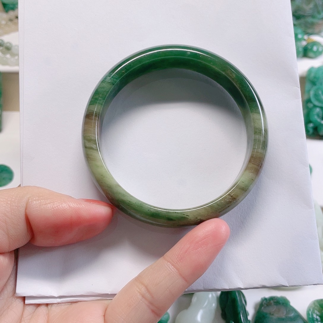 独山玉颈饰未镶嵌栀****欢