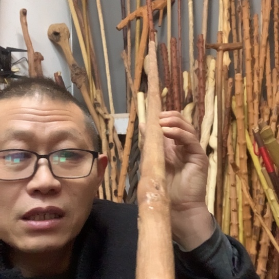 谢***诚铁匠木鞭杆长128厘米左右粗2.5左右