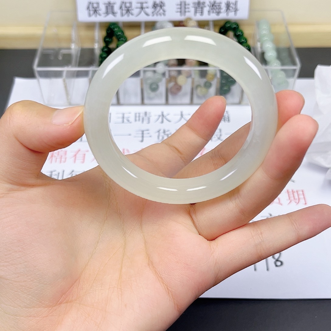 和田玉手镯未镶嵌