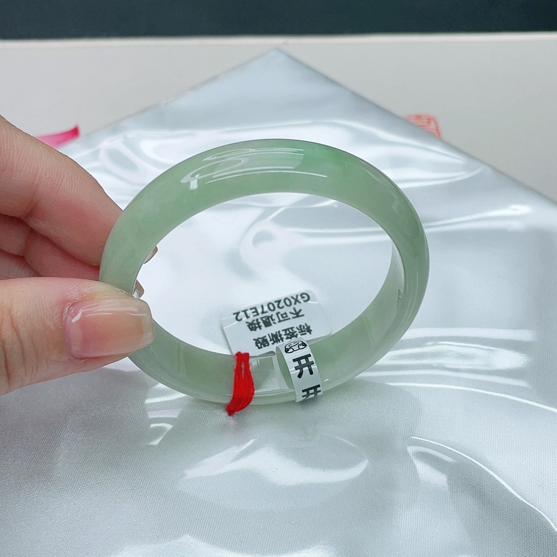 翡翠手镯未镶嵌正54