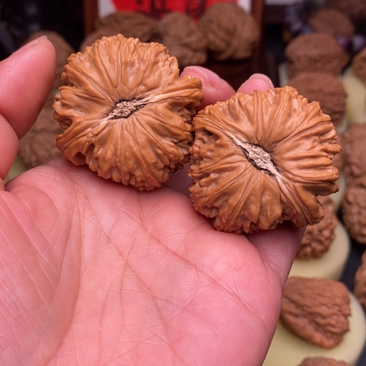 【闪购商品】文玩核桃白狮子