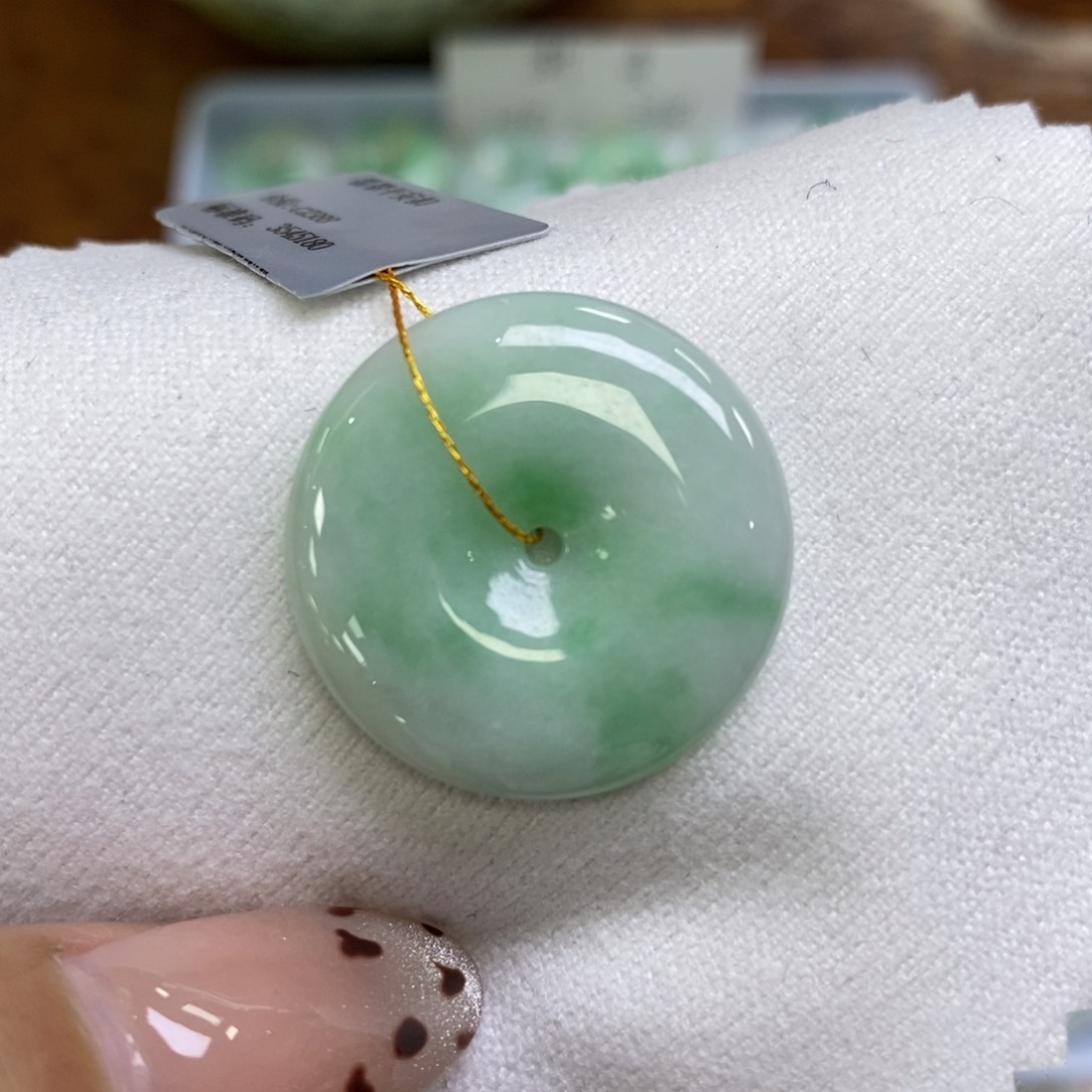 颈饰未镶嵌翡翠平安扣