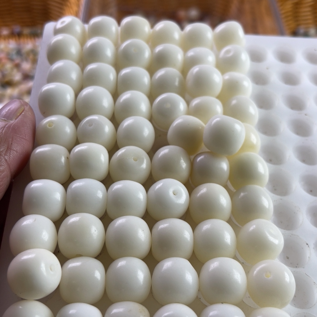 吊坠白玉菩提瑕疵14-13白玉桶珠60颗