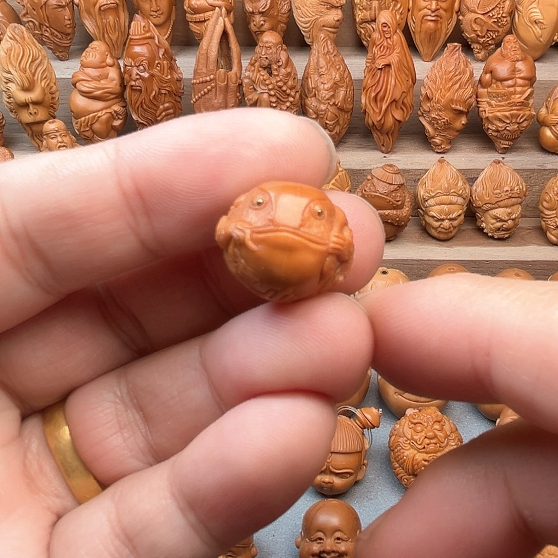 猴头核桃吊坠18金蟾