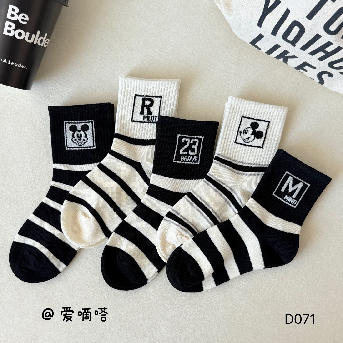 爱嘀嗒D071儿童袜子男女孩黑白字母简约秋冬中高条纹厚棉运动新款