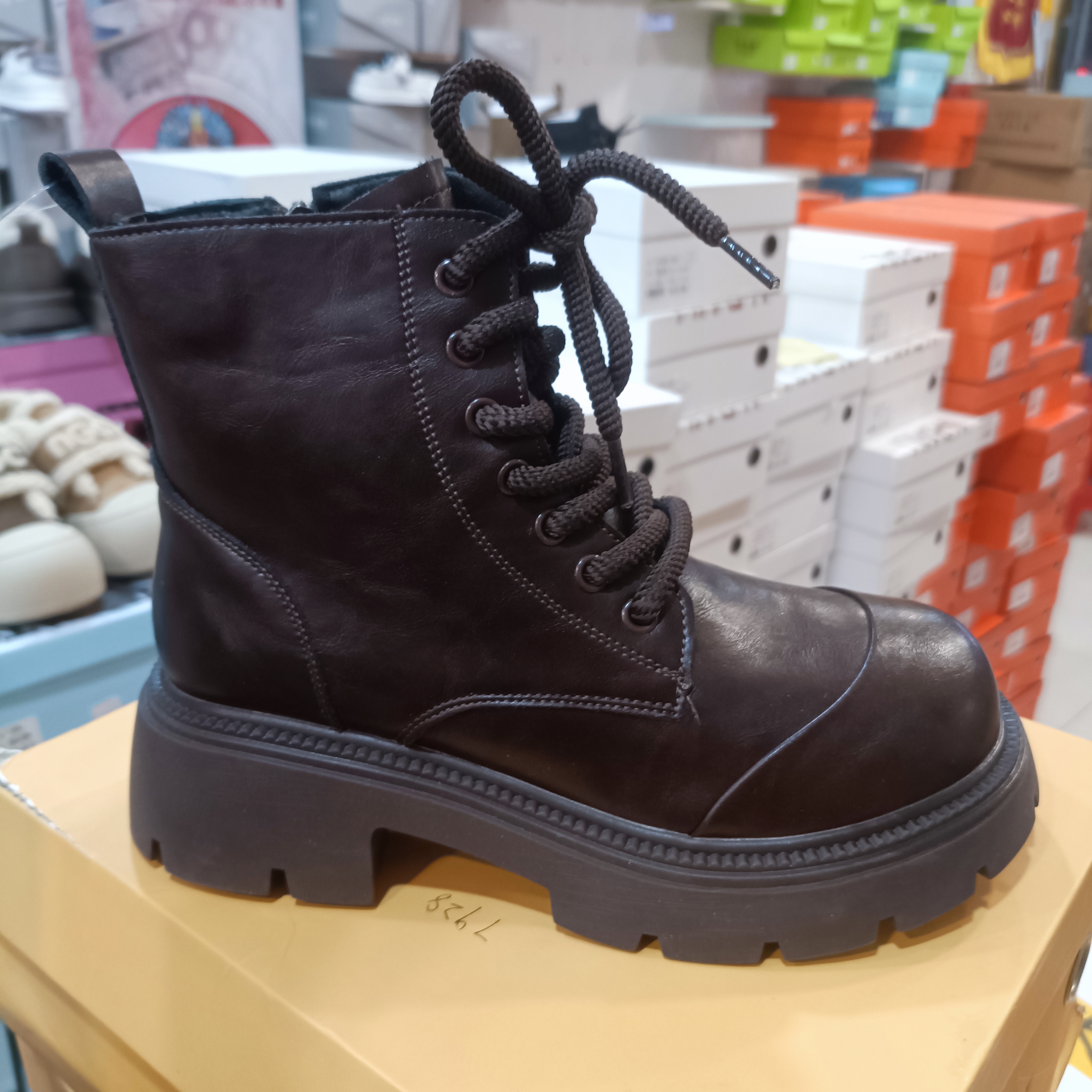 A13-1）百搭秋冬休闲风靴子冬季马丁靴薄款轻职风系带