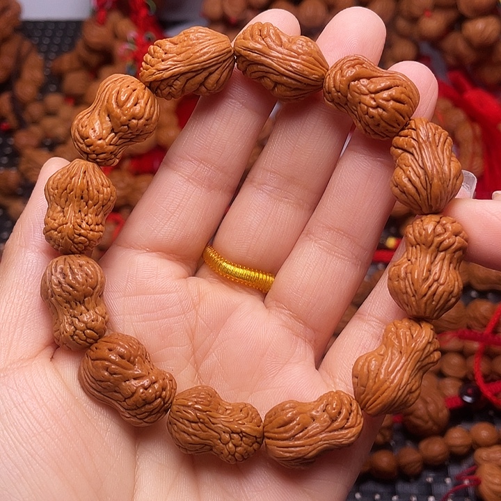 木质类龙纹桃枭挂件