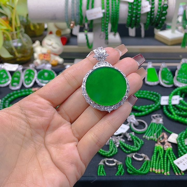 翡翠颈饰银S925镶嵌宝**虹圆心牌