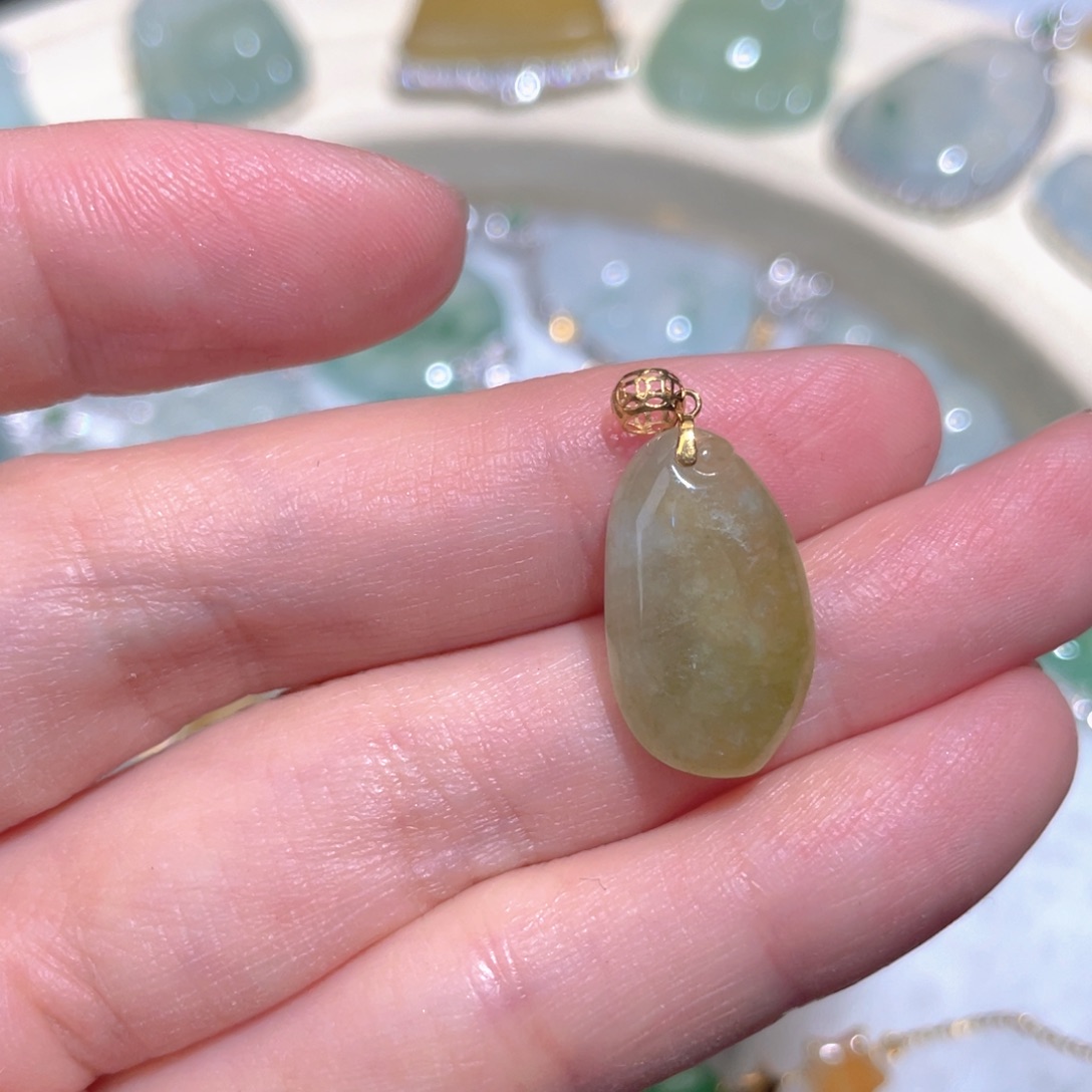 翡翠颈饰18K金镶嵌翡翠