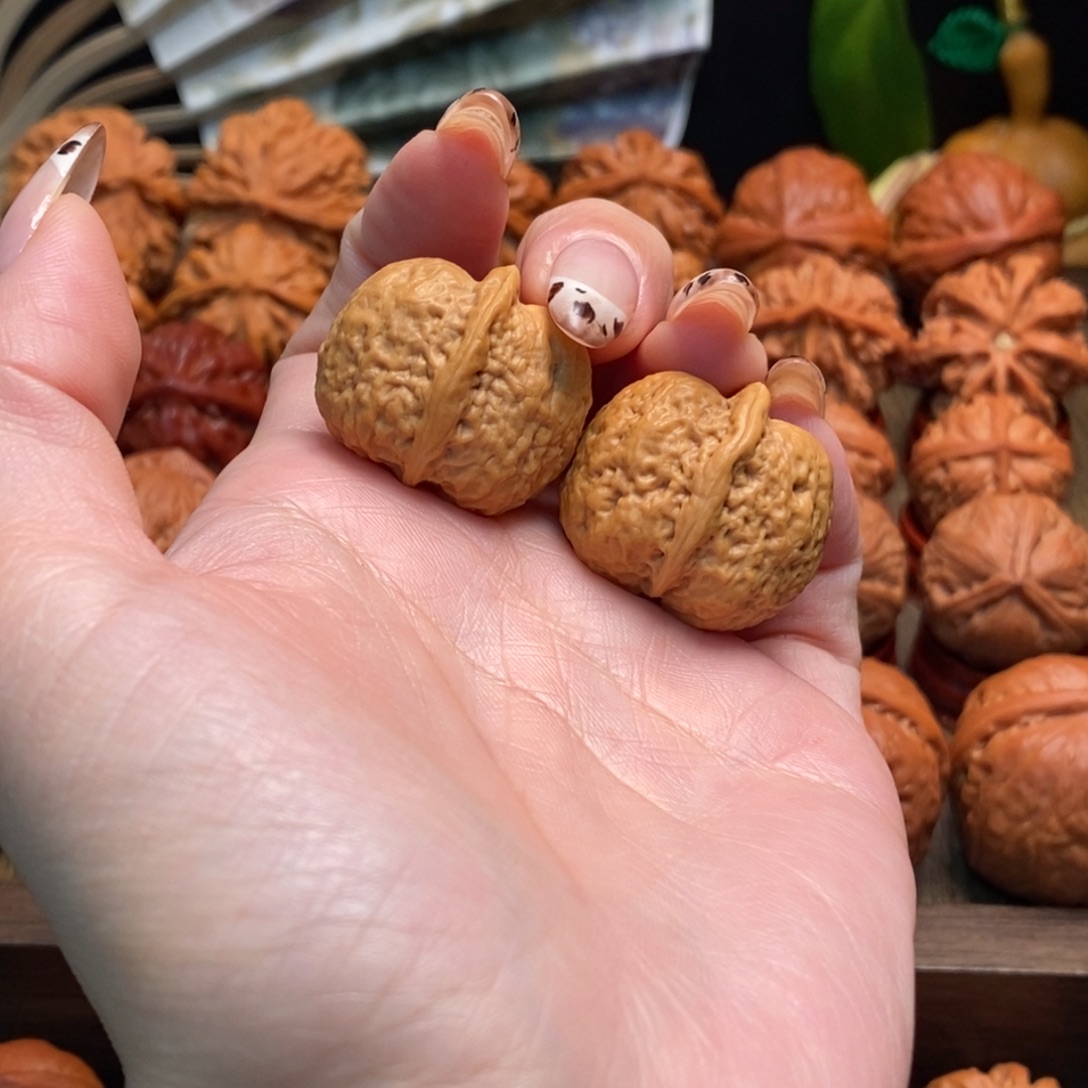 文玩核桃把件银锭子