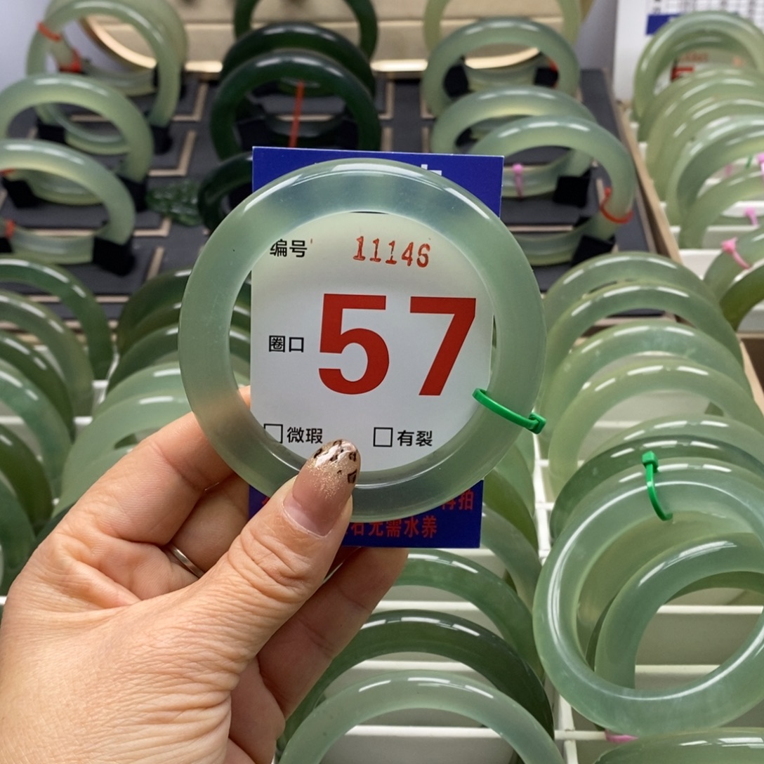 L***k蛇纹石玉未镶嵌手镯