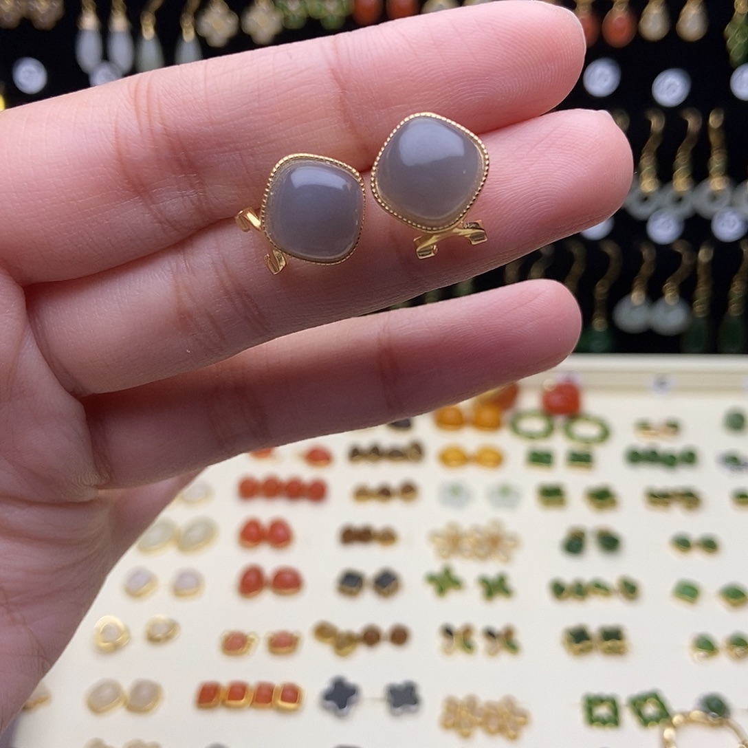 桑****和田玉银S925镀金镶嵌耳饰