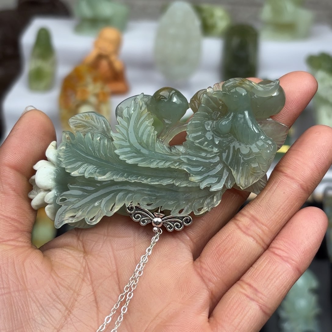 蛇纹石玉颈饰未镶嵌