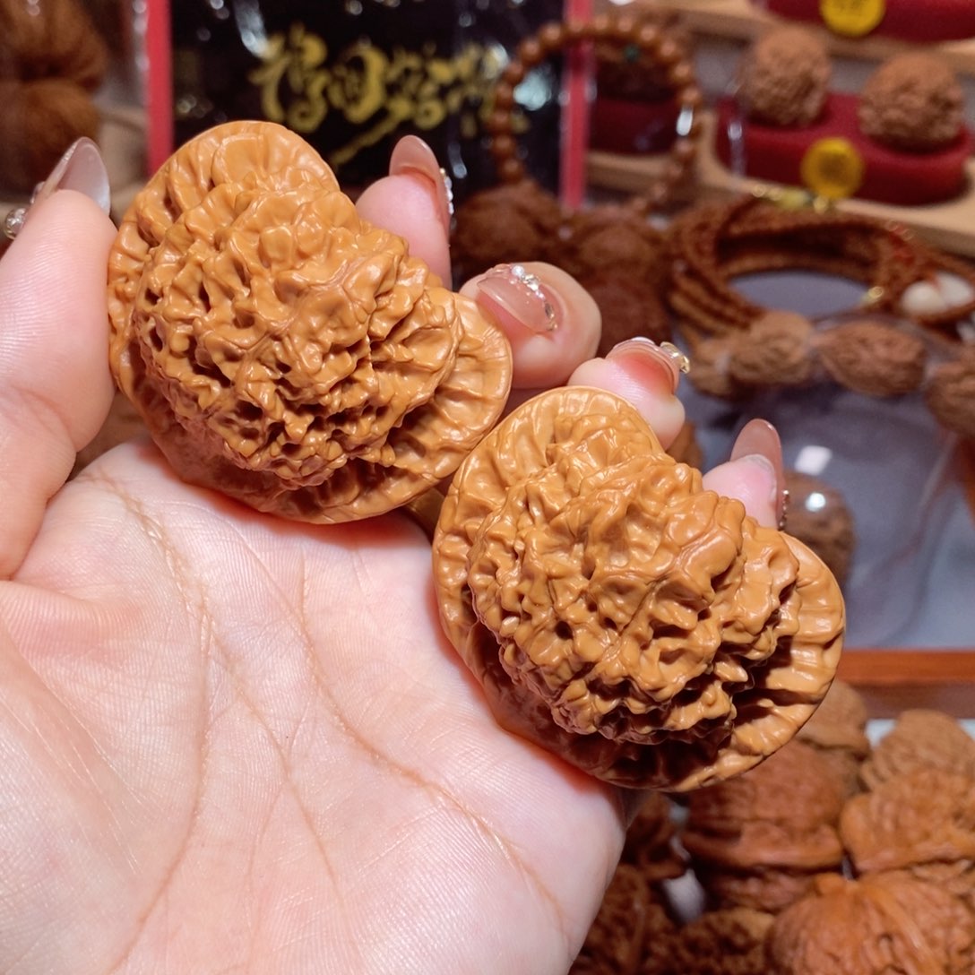 文玩核桃把件全品52尺桃心官帽