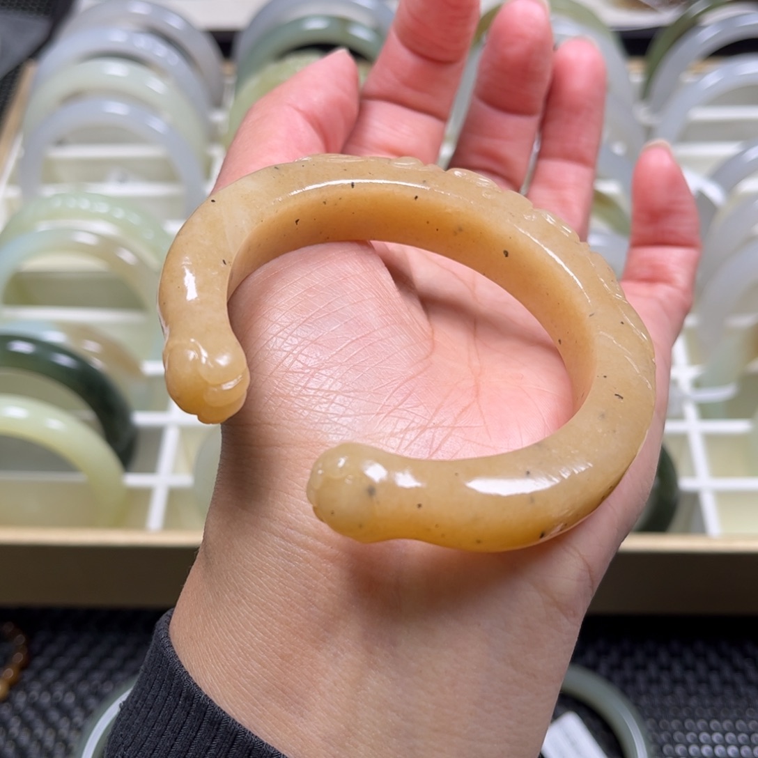 妙***.和田玉未镶嵌手镯56