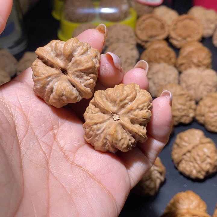 文玩核桃吊坠一****羊蛤蟆头32