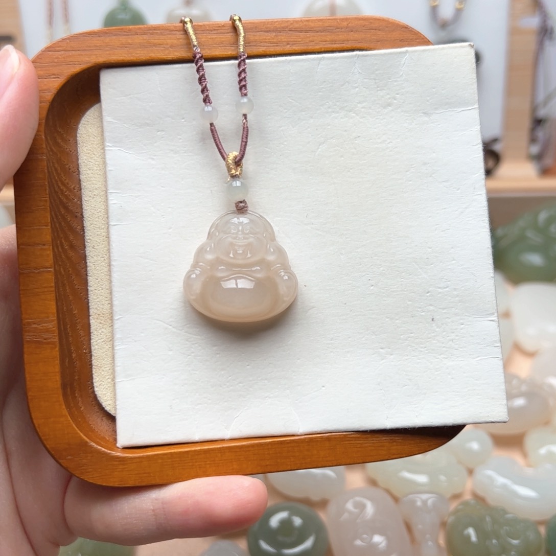 C***Y和田玉未镶嵌颈饰