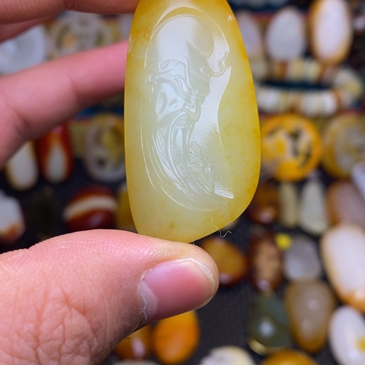 和田玉未镶嵌吊坠(赠链)